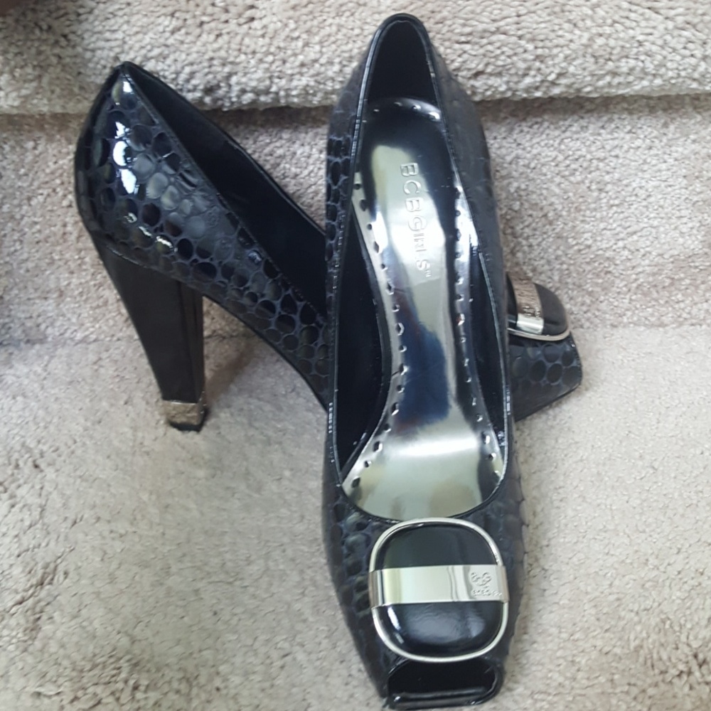 BCBGirls 'Morgan' Black Croc Patent Open Toe sz 9M